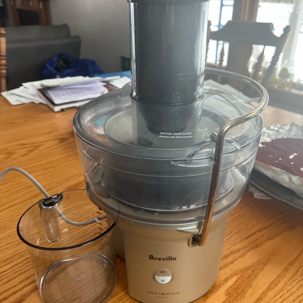 Breville Juice Fountain in Silver and Black